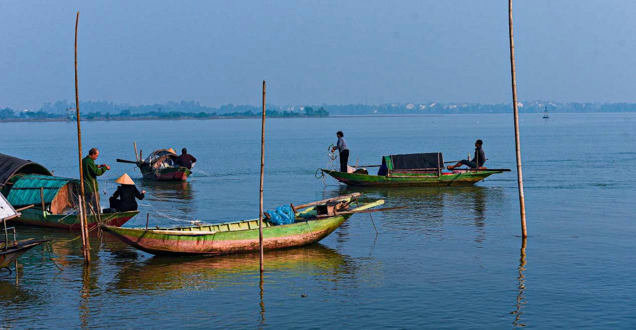 thuyen san ca moi tren song lam.jpg