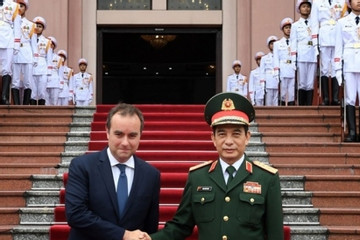 Vietnam, France look to stronger defence cooperation