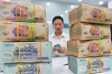 Vietnamese tycoons earn big money while sitting still