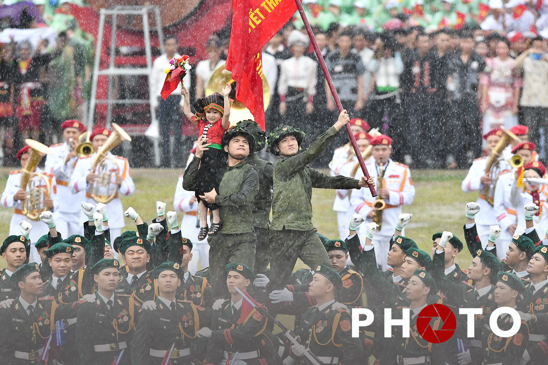 Bản hùng ca Điện Biên: Xúc động và tự hào