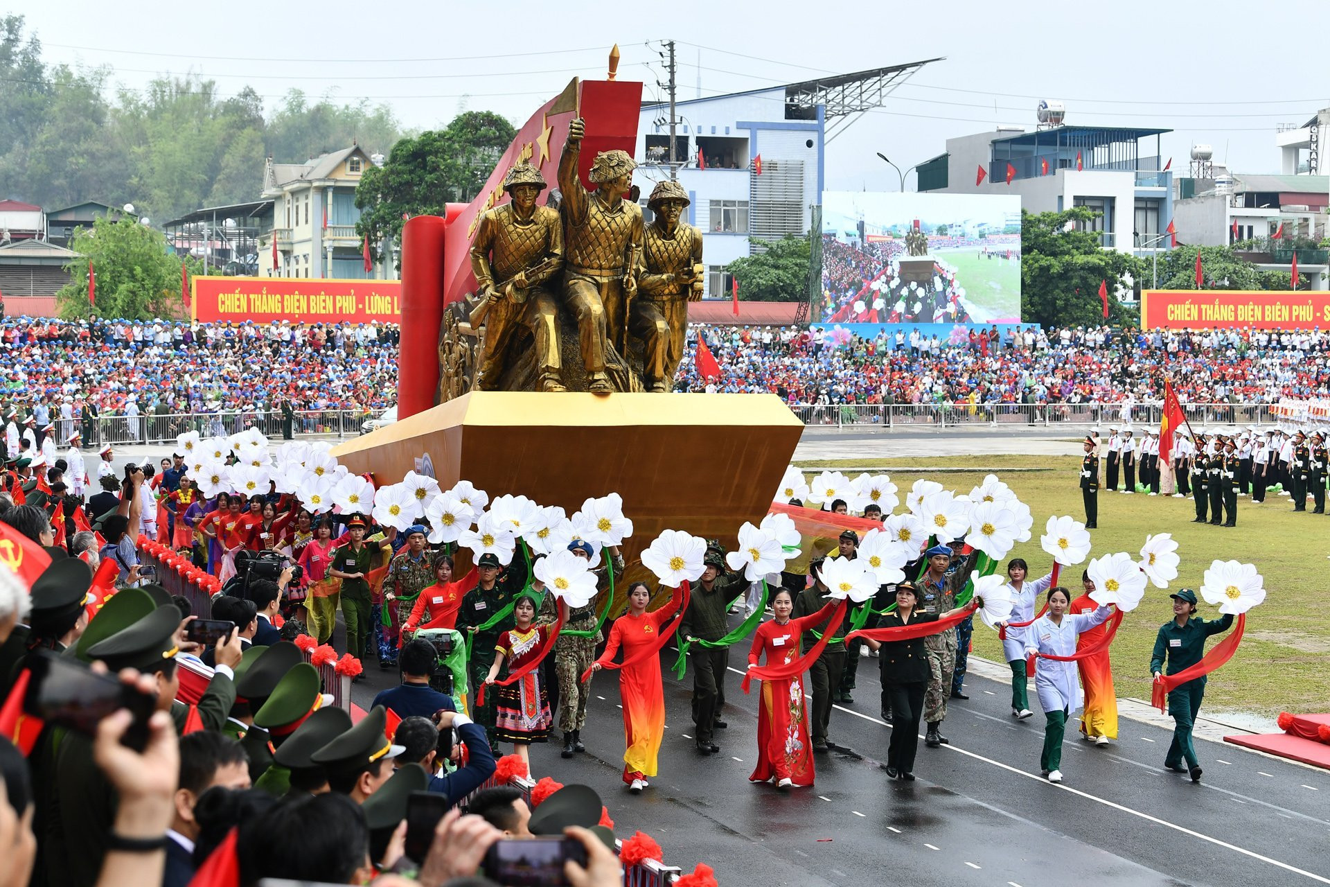 Diễu binh, diễu hành kỷ niệm 70 năm Chiến thắng Điện Biên Phủ