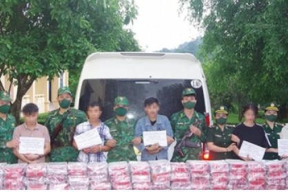 Ha Tinh border guards bust large drug trafficking ring from Laos
