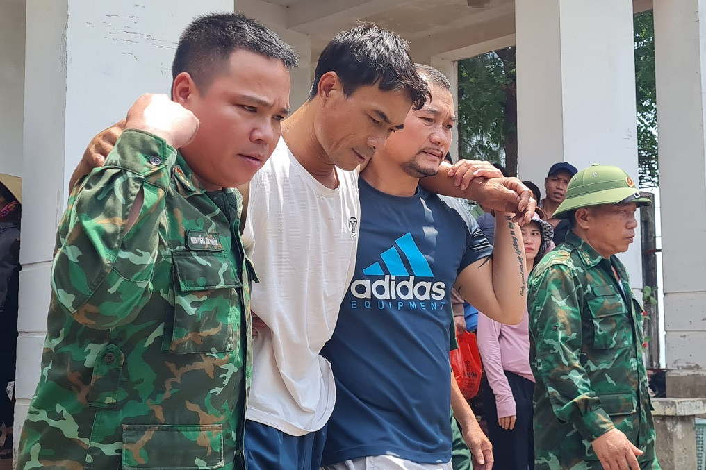 Thuyền viên kể giây phút sinh tử khi tàu cá bị giông lốc đánh chìm