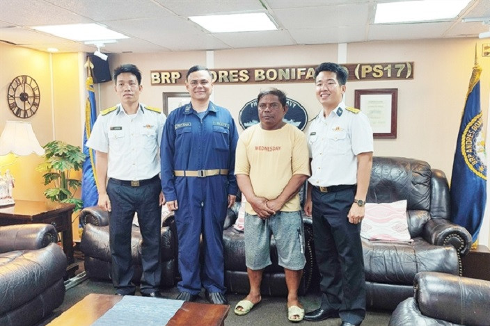 Filipino fisherman recovered adrift near Truong Sa