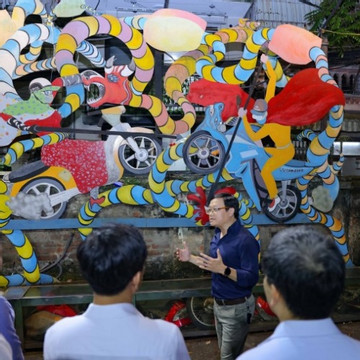 Walking tour to experience public art space opens in Hanoi