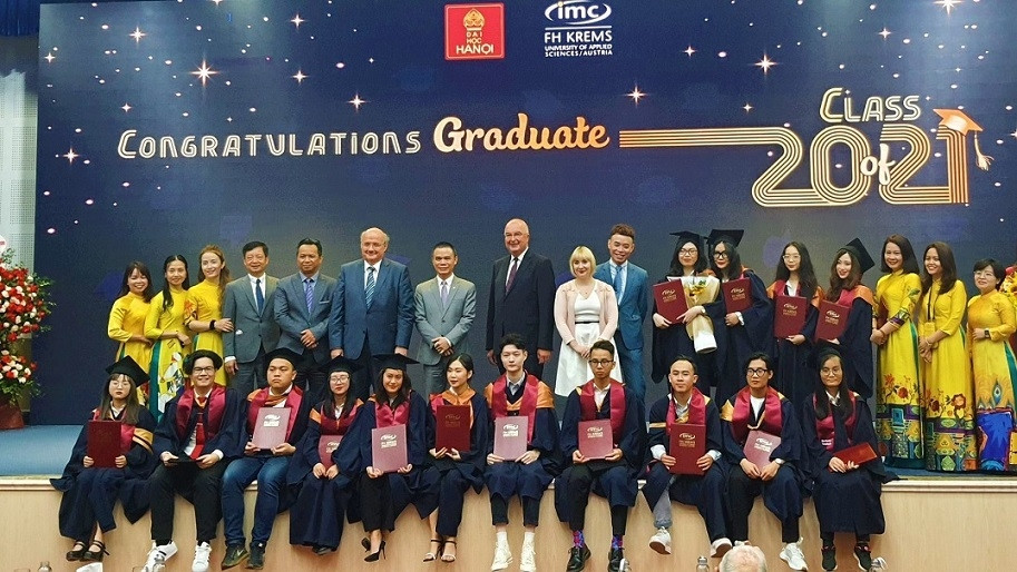23 students of Hanoi University received a bachelor’s degree in international business