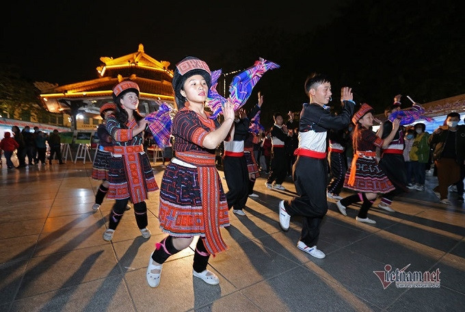 400 nghệ nhân tham gia Carnaval diễn diễu đường phố Lai Châu