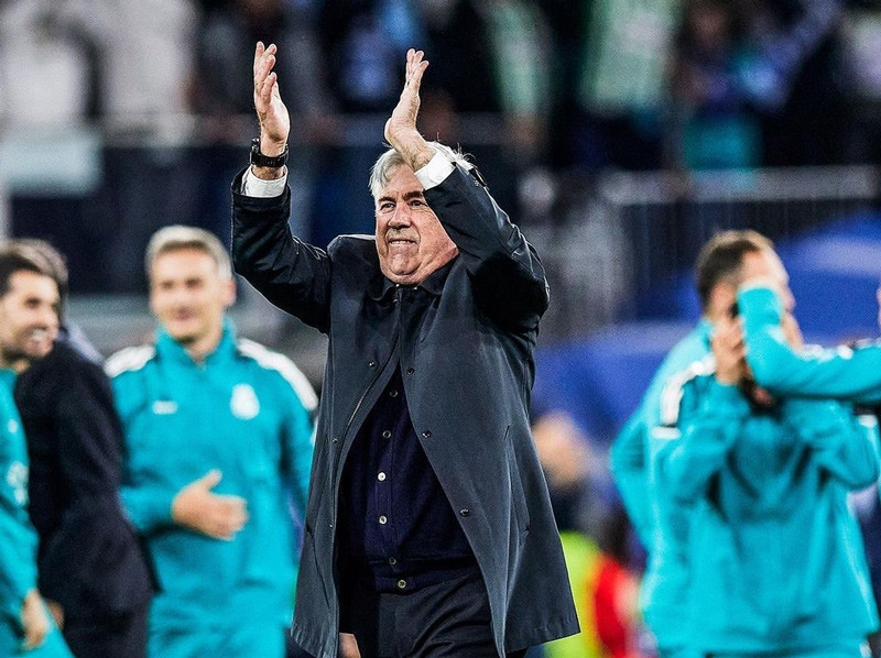 Ancelotti rơi nước mắt khi Real Madrid 'từ cõi chết trở về'