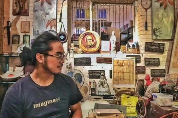 Anh chàng 7 năm không mua quần áo mới, bới thùng rác tìm đồ