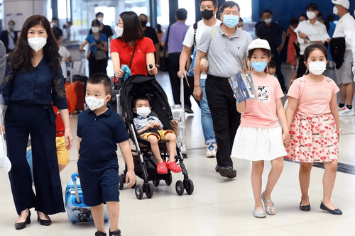 April holiday sees 1.1 million air passengers, trillions of dong in revenue
