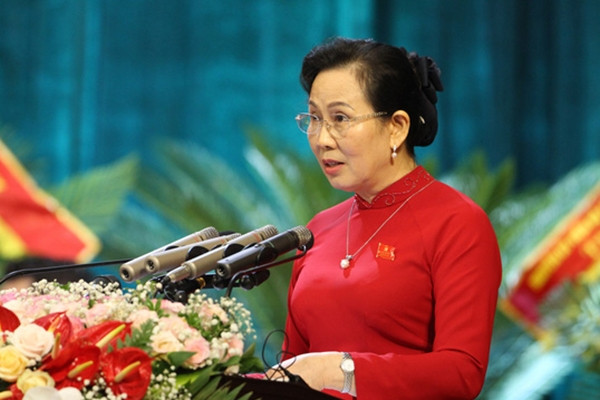 Bà Lê Thị Thủy phát biểu bế mạc kỳ họp thứ ba HĐND tỉnh Hà Nam khóa XIX