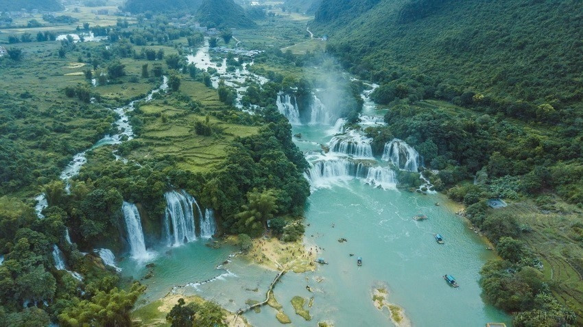 Ban Gioc among world’s top amazing waterfalls