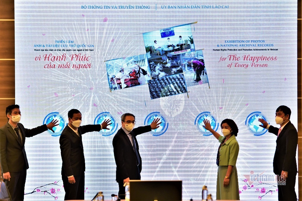 Khai trương triển lãm 'Vì hạnh phúc của mỗi người'