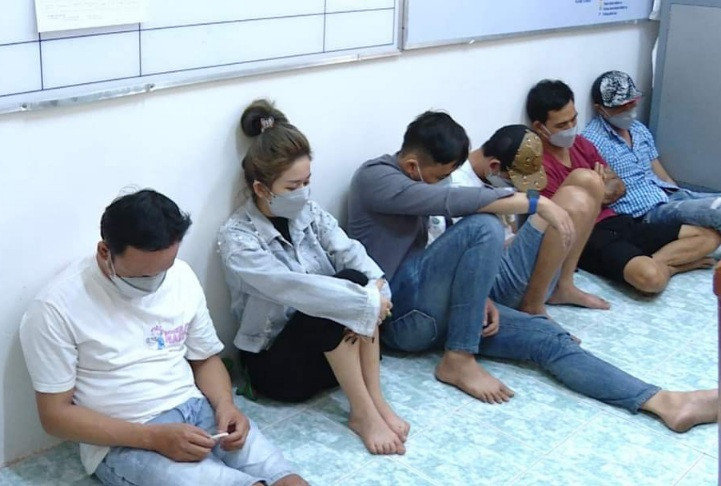 32 nam nữ tổ chức 'tiệc' ma túy trong 4 căn phòng quán karaoke