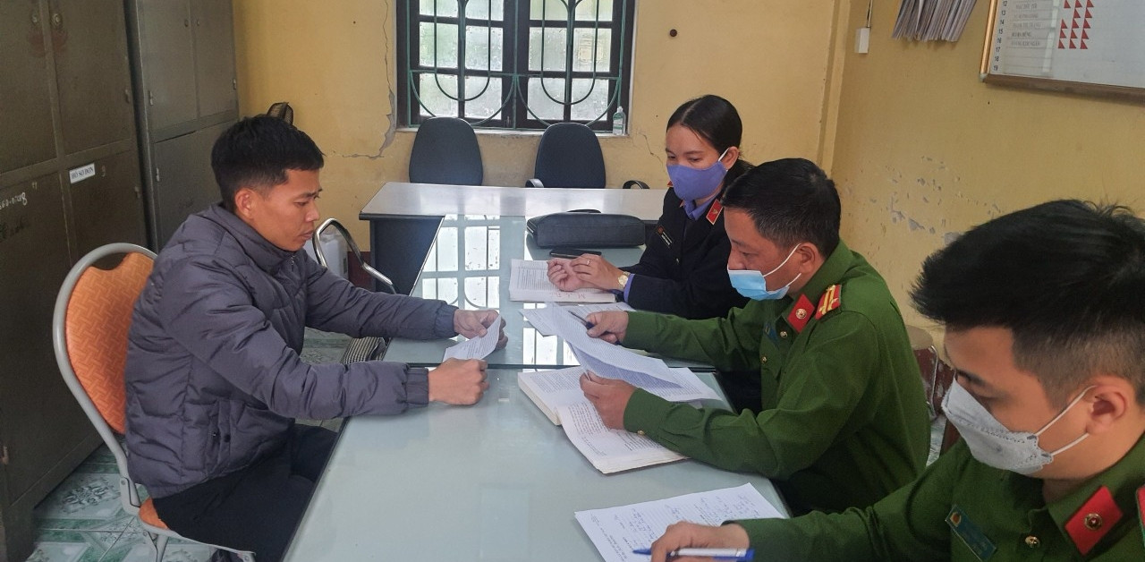 Arresting and temporarily detaining the director of an enterprise who severely injured the vice president of a commune in Hai Duong