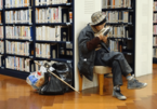 Ông lão nhặt rác được tạc tượng ở thư viện, phía sau là chuyện cảm động