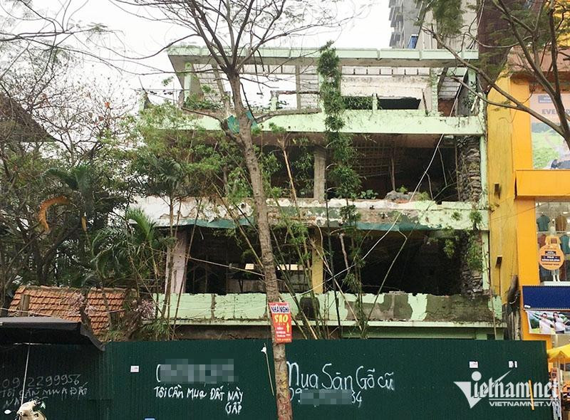 Beer gardens lay in ruins after years of roaring success in Hanoi