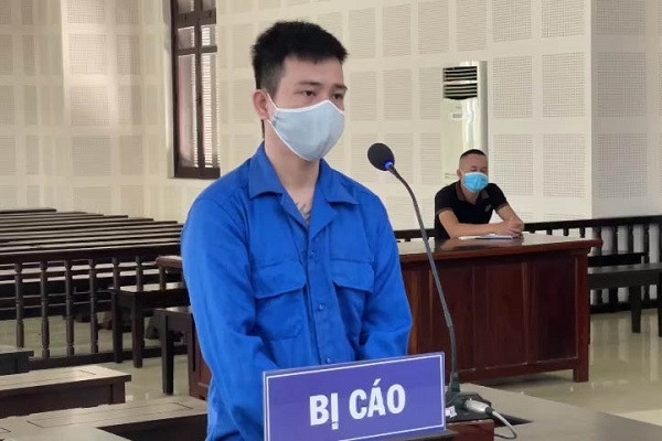 Bị đâm thủng phổi vì nhắn tin tán tỉnh vợ người khác