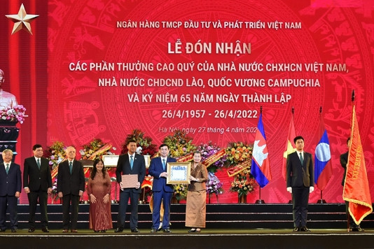 BIDV đón nhận nhiều phần thưởng cao quý nhân 65 năm thành lập