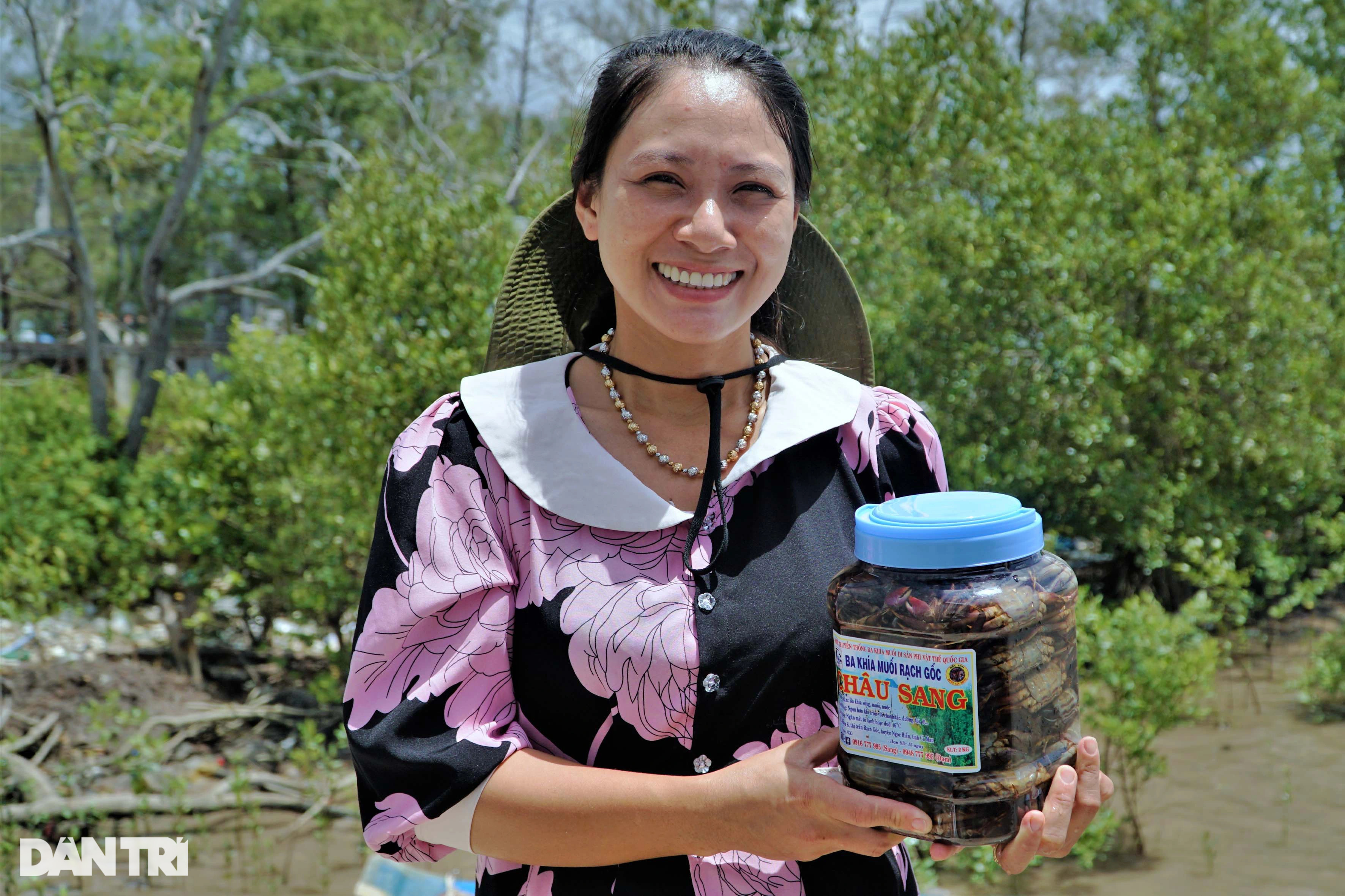 Bỏ phố về làng muối ba khía, vợ chồng 8X lãi hơn nửa tỷ đồng mỗi năm - 1