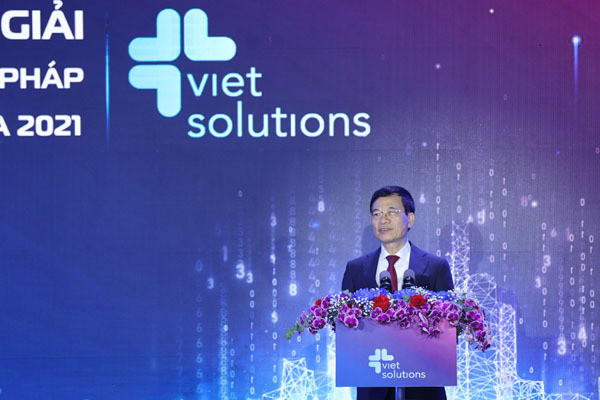 Bộ trưởng Nguyễn Mạnh Hùng phát biểu tại Lễ trao giải Viet Solutions 2021