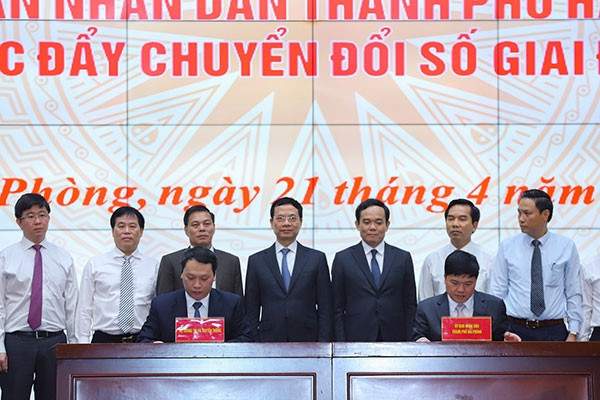 The Ministry of Information and Communications and Hai Phong People’s Committee signed a memorandum of understanding to cooperate in promoting digital transformation