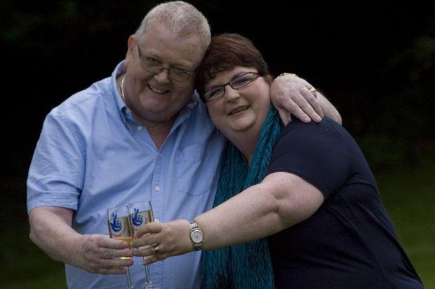 Bỗng nhiên trúng số cả nghìn tỷ đồng, cặp vợ chồng có cái kết buồn - 1