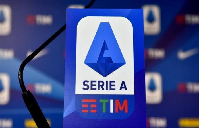 Bảng xếp hạng bóng đá Serie A 2021-2022 mới nhất: AC Milan chạm 1 tay vào Scudetto