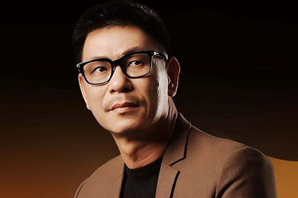 Ca sĩ Duy Hưng khóc khi ra album 'Áo nhuộm hoàng hôn'