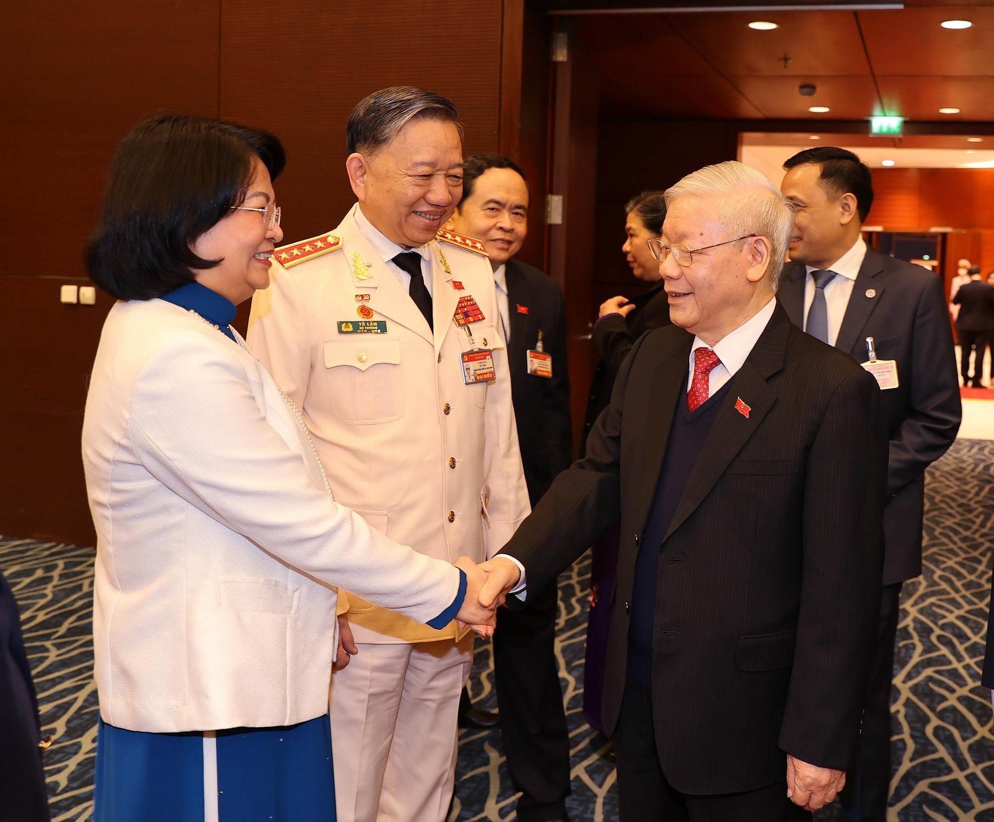 Tổng Bí thư， Chủ tịch nước Nguyễn Phú Trọng cùng các đại biểu dự Đại hội XIII.