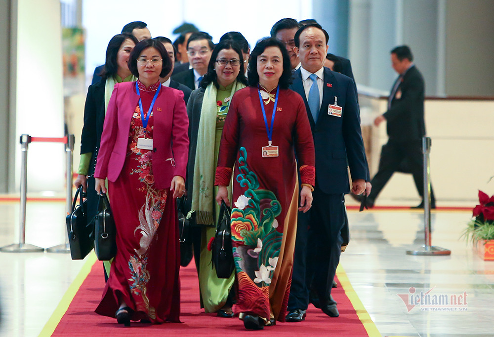 Các đại biểu đến dự phiên họp trù bị Đại hội XIII của Đảng.