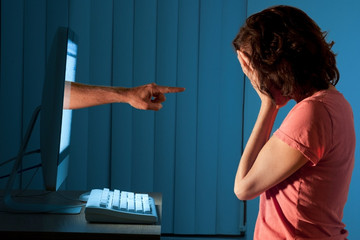 Các mạng xã hội lặng thinh khi phụ nữ bị quấy rối, lạm dụng