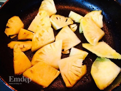 {cách làm món mực xào dứa đơn giản}