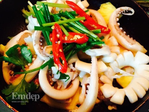 {cách làm mực xào dứa ngon giòn}