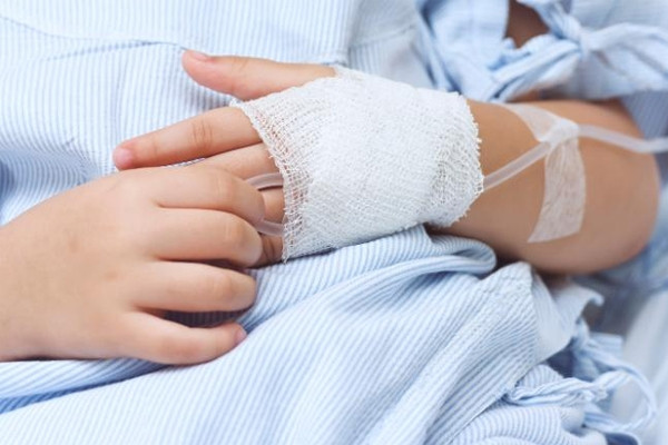 Căn bệnh bí ẩn khiến 17 trẻ phải ghép gan, 1 bé tử vong