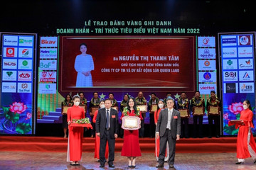 CEO Queen Land nhận giải Doanh nhân xuất sắc Đất Việt 2022