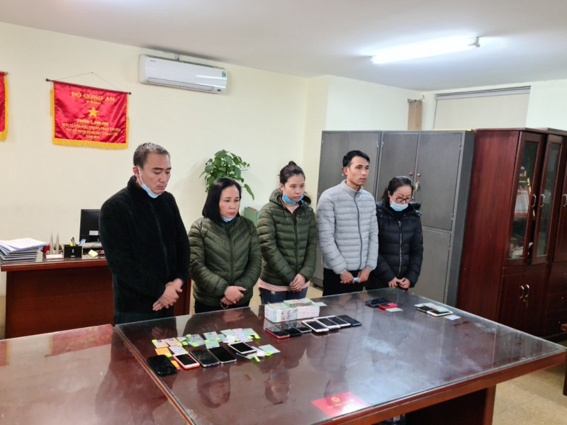 Chiếm đoạt hàng chục tỷ đồng bằng hack tài khoản ngân hàng -0