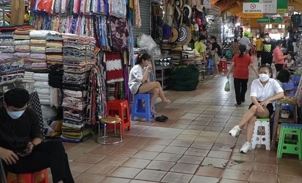 TP.HCM: Chợ truyền thống ngày càng 'đói khách' vì tiểu thương chuyển bán hàng online
