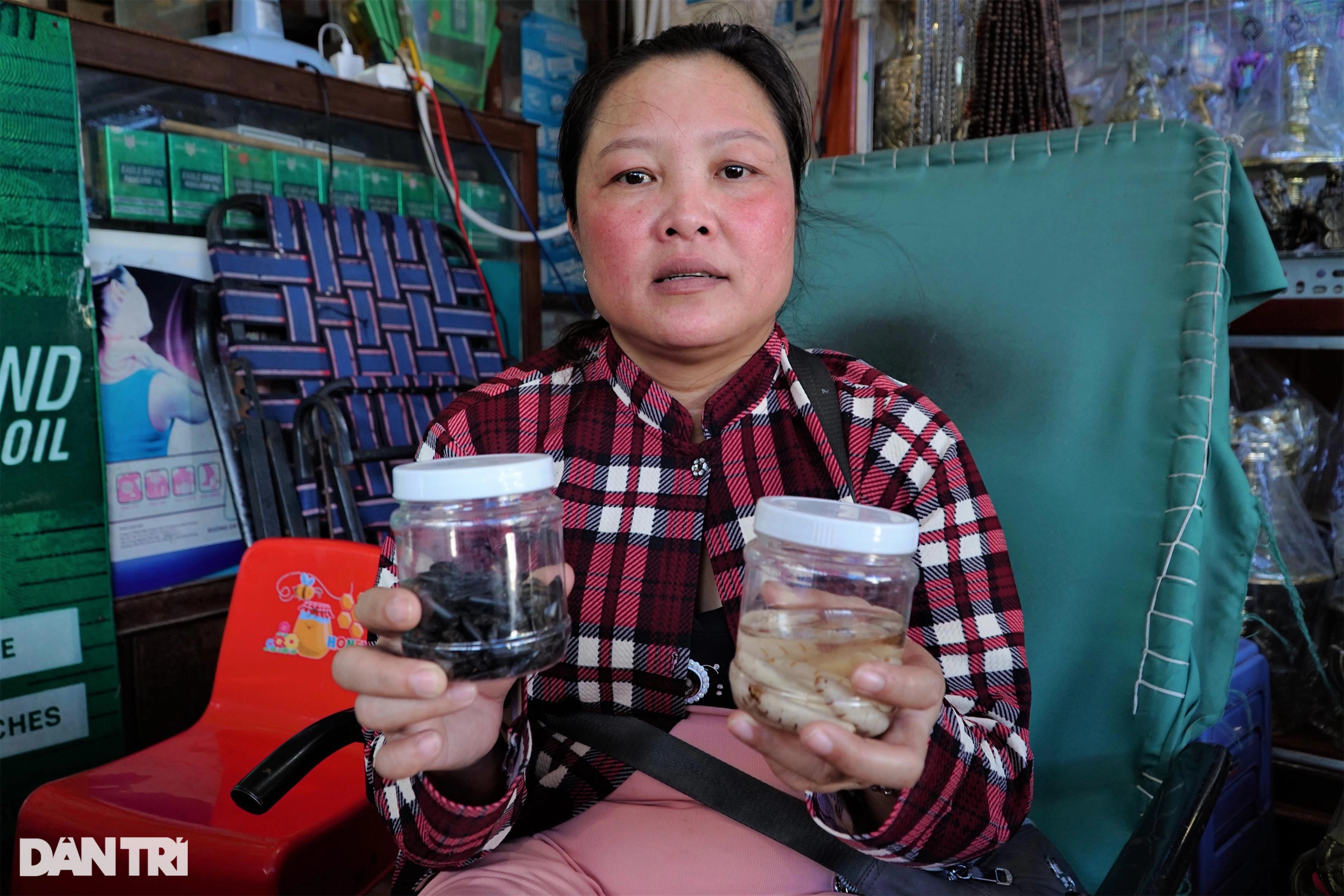 Chuyện những tiểu thương ở phiên chợ kỳ lạ, bán thứ ai nhìn cũng rùng mình - 5