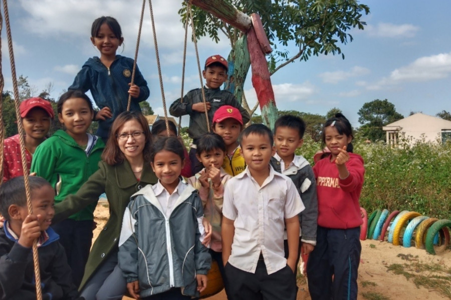 Cô giáo trường làng mơ dạy lập trình miễn phí cho học trò nghèo