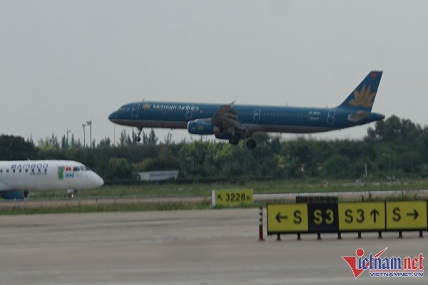 Có hai đường băng hoạt động, Tân Sơn Nhất 'tự tin' phục vụ lễ 30/4- 1/5