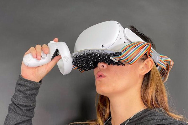 Công nghệ VR giúp các cặp tình nhân ‘hôn môi xa’
