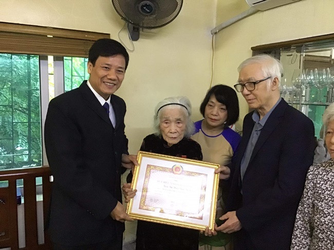 Nữ cảnh vệ từng 5 năm bảo vệ Bác Hồ, qua đời ở tuổi 97