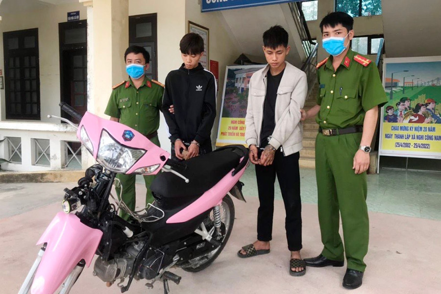 Cướp giật trên phố đi bộ, mang điện thoại tiêu thụ bị công an bắt giữ