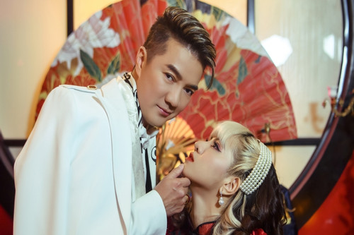 Đàm Vĩnh Hưng hôn tới tấp Ricky Star trong MV mới