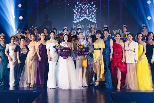 Dàn giám khảo hoa hậu đình đám chấm thi Miss Charm Universe 2022
