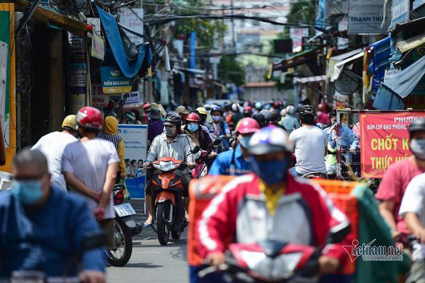 Dân lo lắng vì thêm 2 tuần đệm, Phó chủ tịch TP.HCM nói cần có bước thử nghiệm