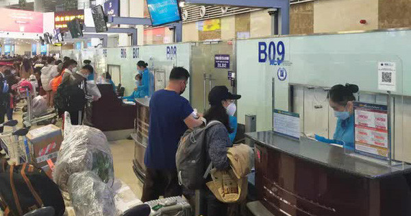 Để cung cầu thị trường quyết định giá vé máy bay?