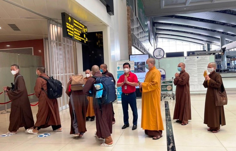 Đề nghị tiếp tục tiếp nhận Tăng Ni trẻ tình nguyện tham gia tuyến đầu chống dịch