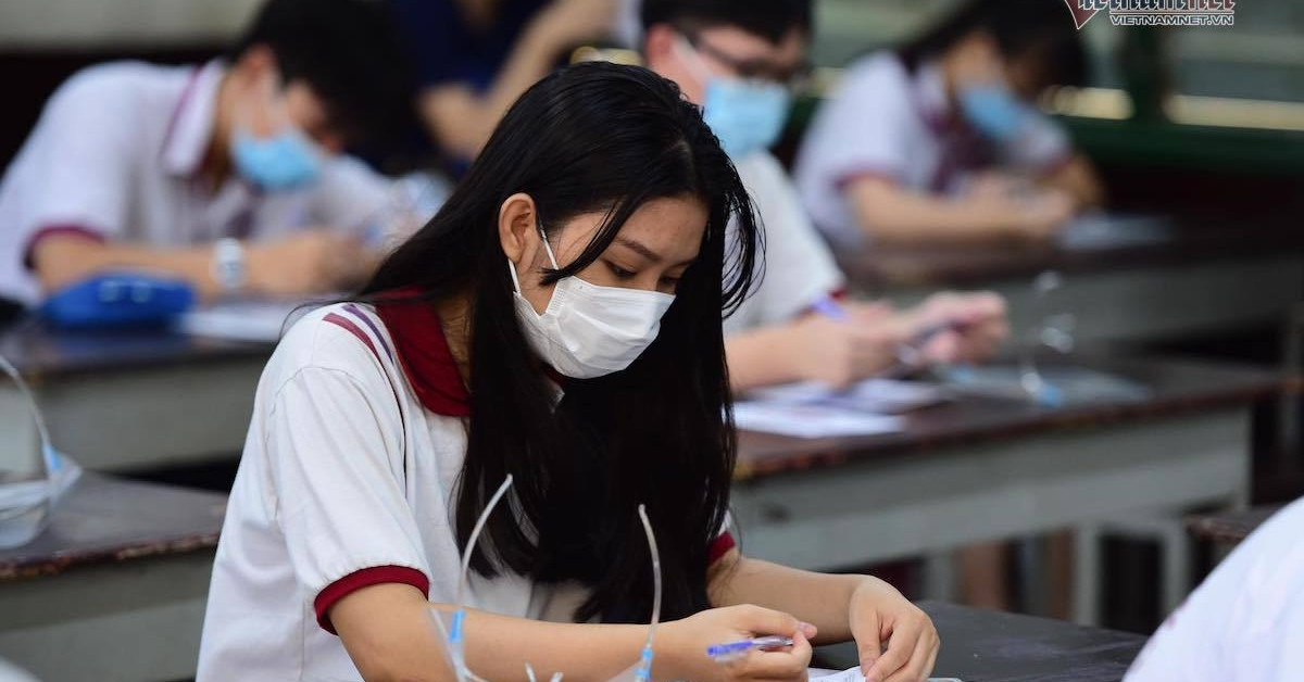 Test exam for high school graduation in English in 2022 Vinh University for the Gifted